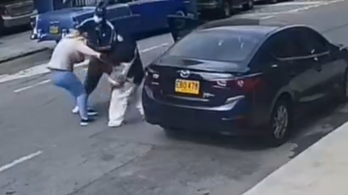 Un contrato de arrendamiento y una lavadora: lo que habría detrás del ataque con gas pimienta a una mujer en plena vía pública de Bogotá