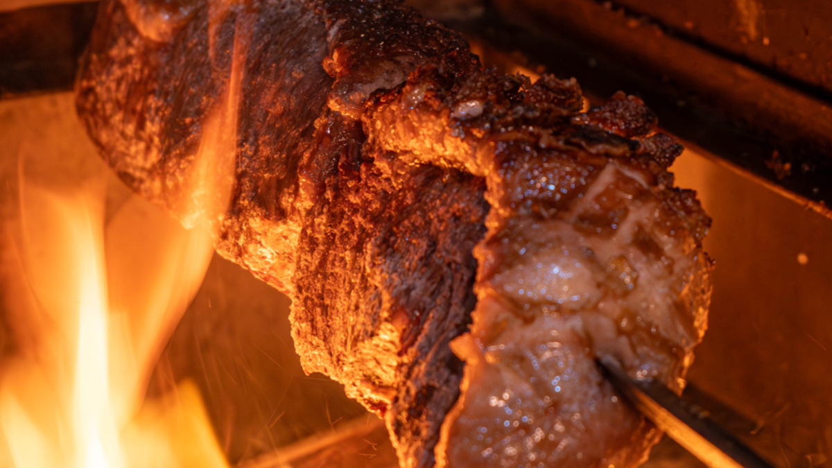 Picaña a fuego vivo: Tres Cuatro Cinco inaugura sus cenas especiales con un corte de carne que pasó del anonimato a enamorar a sus comensales