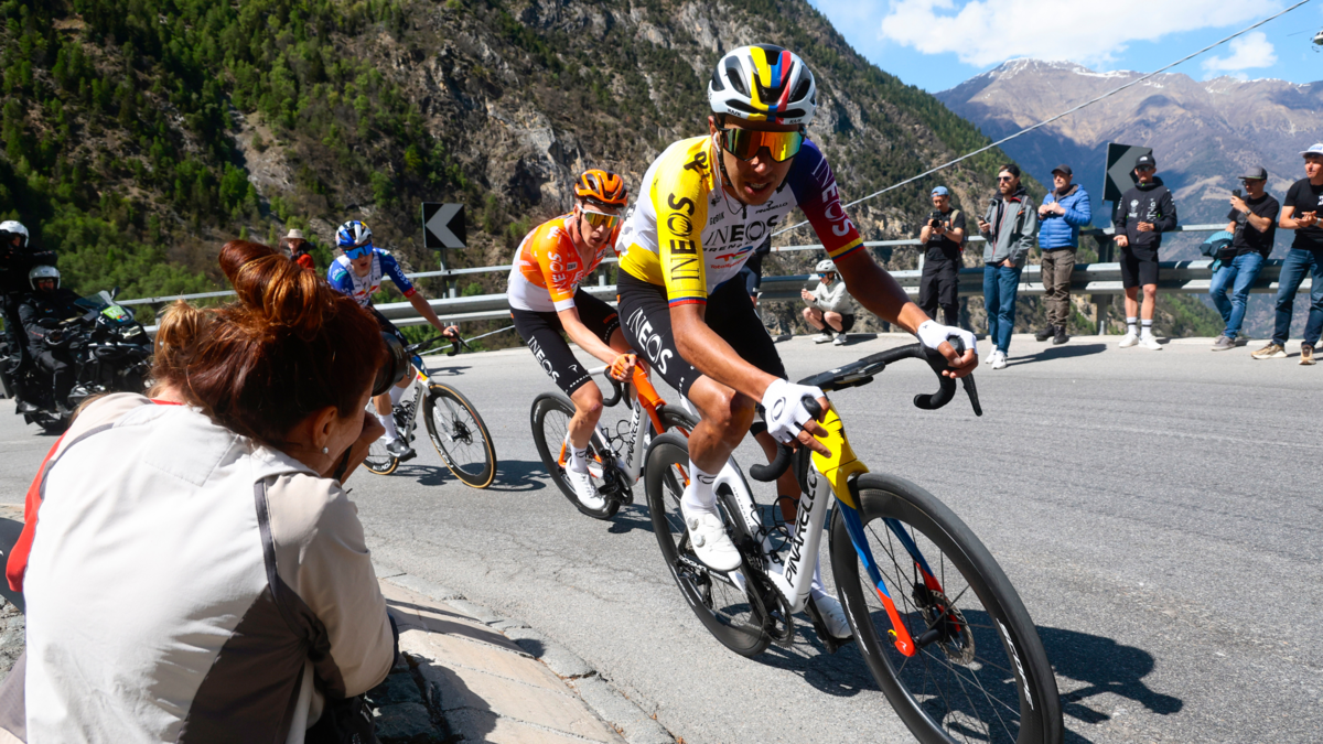 Egan Bernal, impresionante: saca la casta, se defiende de los ataques en la etapa 4 y apunta al título en el Tour de los Alpes