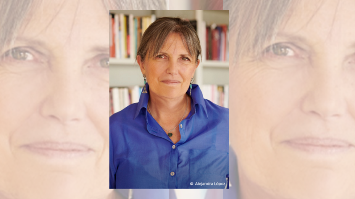 ‘Ya no se sabe qué es la verdad; te permites dudar de todo’: escritora Claudia Piñeiro presenta el libro ‘La muerte ajena’