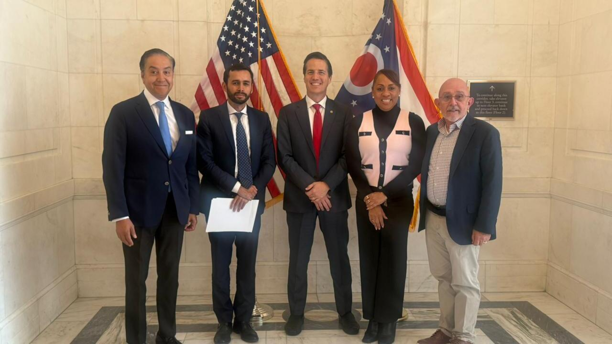 Bernie Moreno, senador estadounidense de origen colombiano, sería uno de los observadores de EE. UU. en las elecciones presidenciales del 31 de mayo