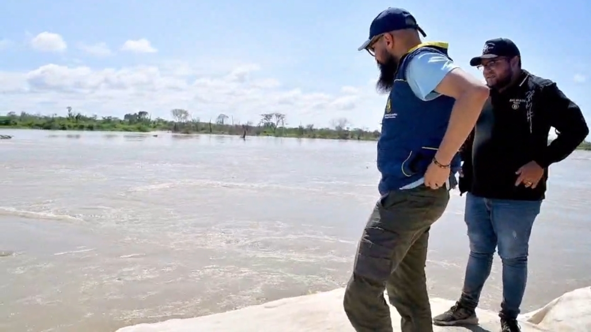 Obras para mitigar inundaciones en la Mojana culminaron, según director de la UNGRD, pero comunidades dicen que sigue entrando agua por 'cara de gato'