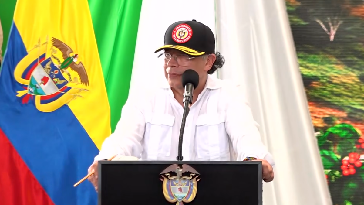 Presidente Gustavo Petro reconoció que se equivocó en algunos nombramientos de su Gobierno y dijo que a varios no los conocía de antes: 'No soy mago'