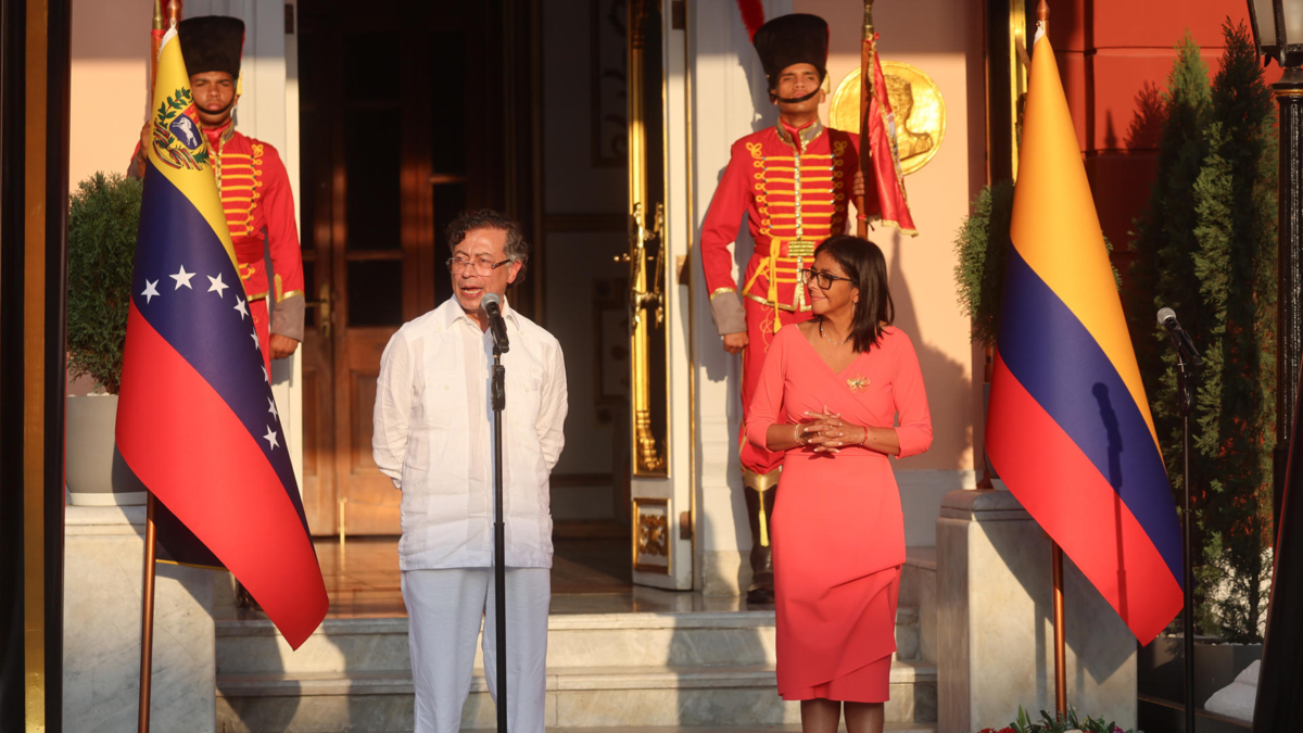 Gustavo Petro y Delcy Rodríguez acuerdan planes militares en la frontera sin mencionar a colombianos presos en Venezuela