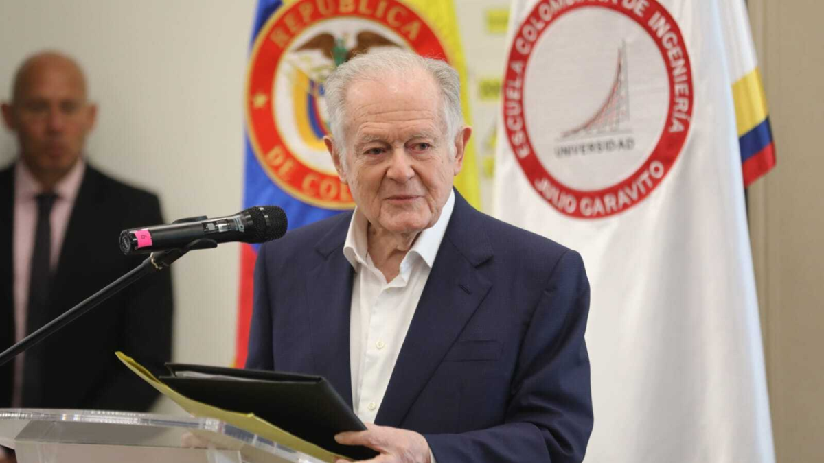 Presidente A. De la Espriella agradece donación de $200.000 millones de Luis Carlos Sarmiento Angulo y esposa para atención del terremoto
