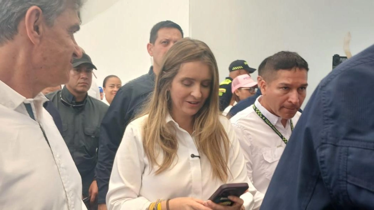 Avukat Jaime Lombana'nın Paloma Valencia'nın cep telefonunun hacklendiği iddiasıyla ilgili rapor edeceği 2 suç