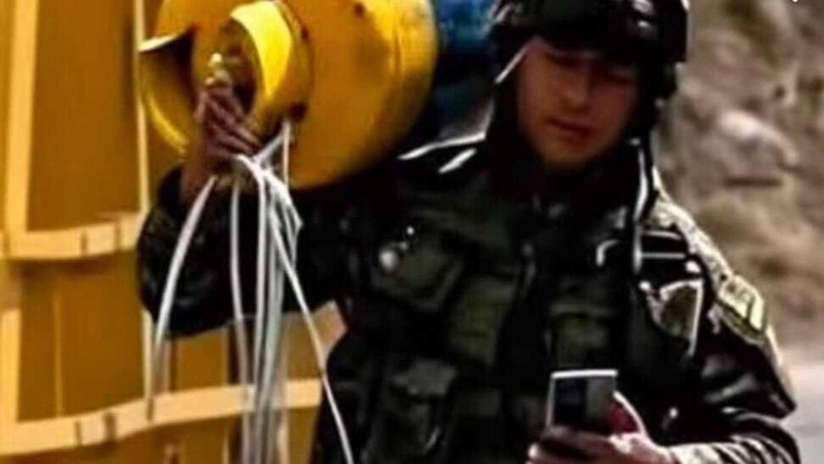 Habla el soldado considerado como un héroe por echarse al hombro un cilindro bomba en Nariño: 'No dudé en retirarlo para proteger a la población'