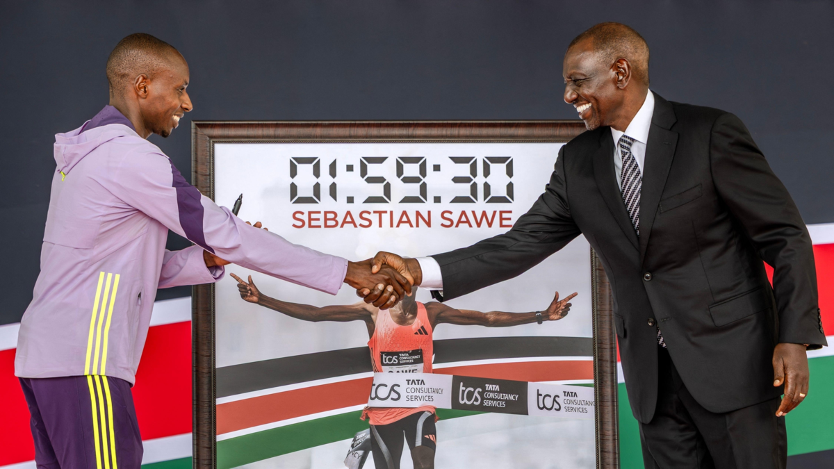 Sabastian Sawe es recibido como héroe en Kenia tras romper récord mundial de maratón: le dieron dos millonarios regalos