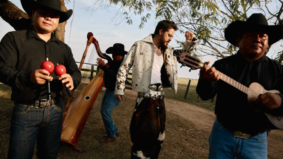 'Arepa con queso', el adelanto del próximo disco de Llane, muestra su arriesgada propuesta de pop y música llanera
