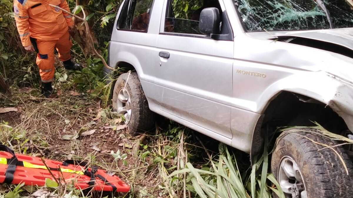 Otro accidente fatal en Santander: camioneta se volcó y rodó a un abismo de 100 metros en Piedecuesta, conductor murió