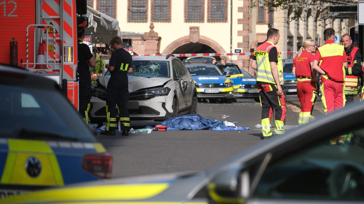 Atropello masivo en Alemania: carro embiste contra grupo de personas en la ciudad de Leipzig; reportan al menos dos muertos y varios heridos
