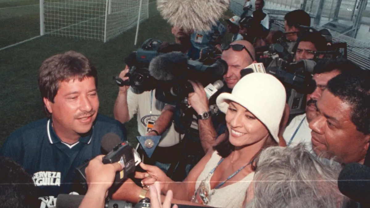 Apareció un video de cuando Amparo Grisales fue reportera para la TV colombiana en el Mundial de Francia 1998: ¿cómo le fue?