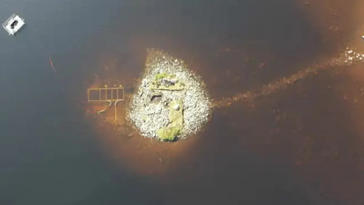 La isla artificial que desconcierta a la arqueología: hallan en Escocia una estructura de madera más antigua que Stonehenge