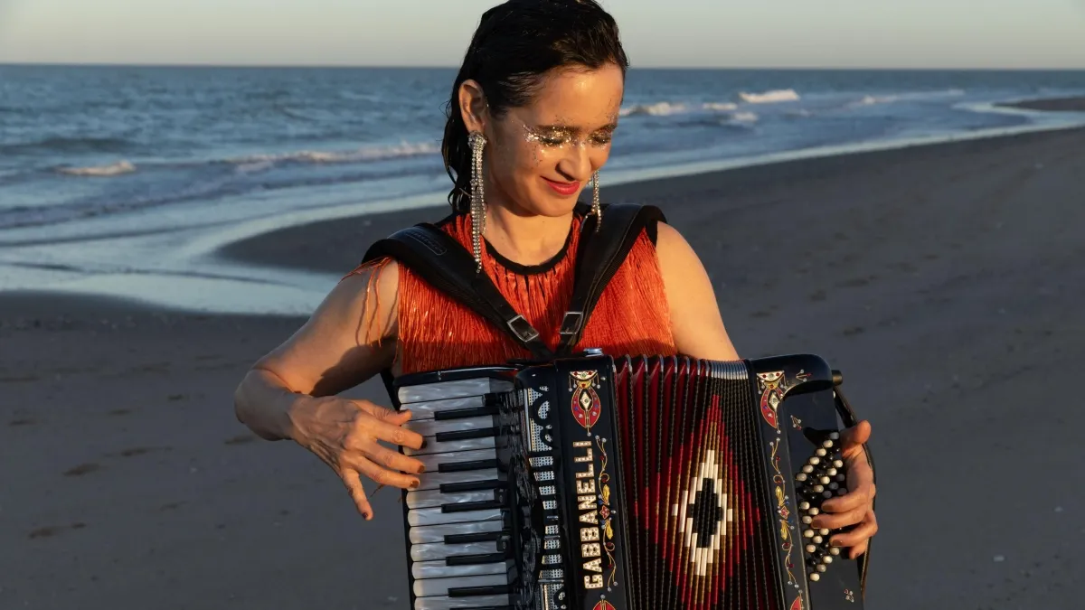 Julieta Venegas charló con EL TIEMPO sobre 'Norteña', su álbum más personal: 'Perdonar a nuestros padres es lo único que nos queda'
