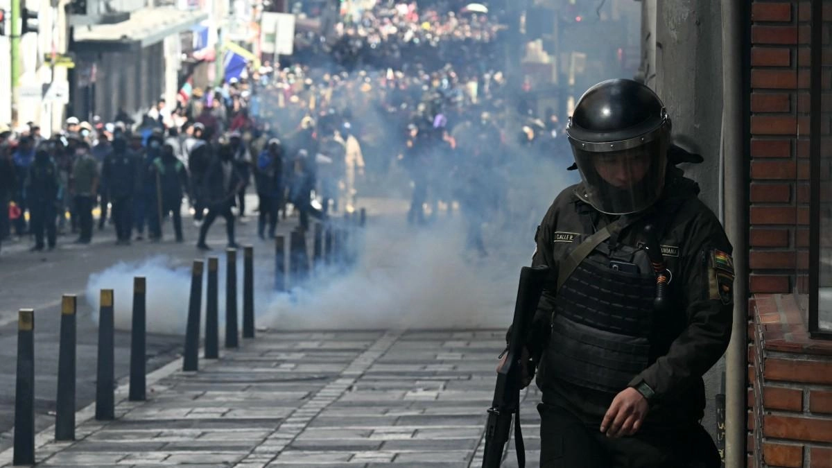  Videos | Violentos choques de manifestantes contra el Gobierno de Rodrigo Paz en Bolivia dejan...