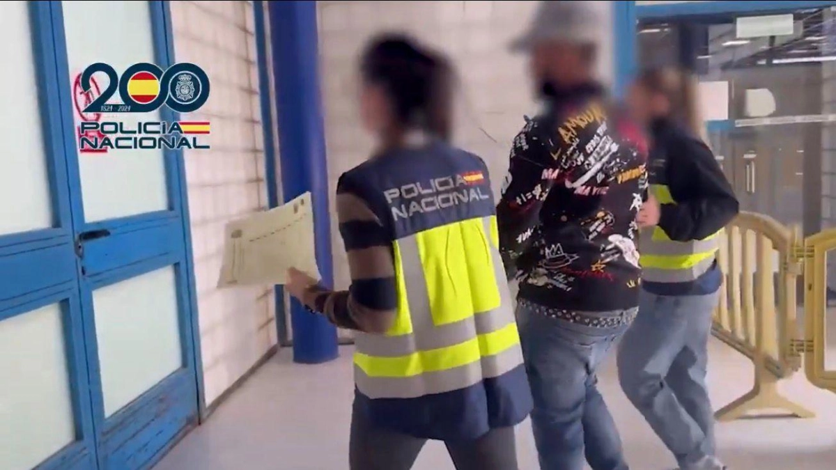 Las pitas de la red que convirtió identidades colombianas en pasaportes hacia Europa: operación en España dejó 34 capturados