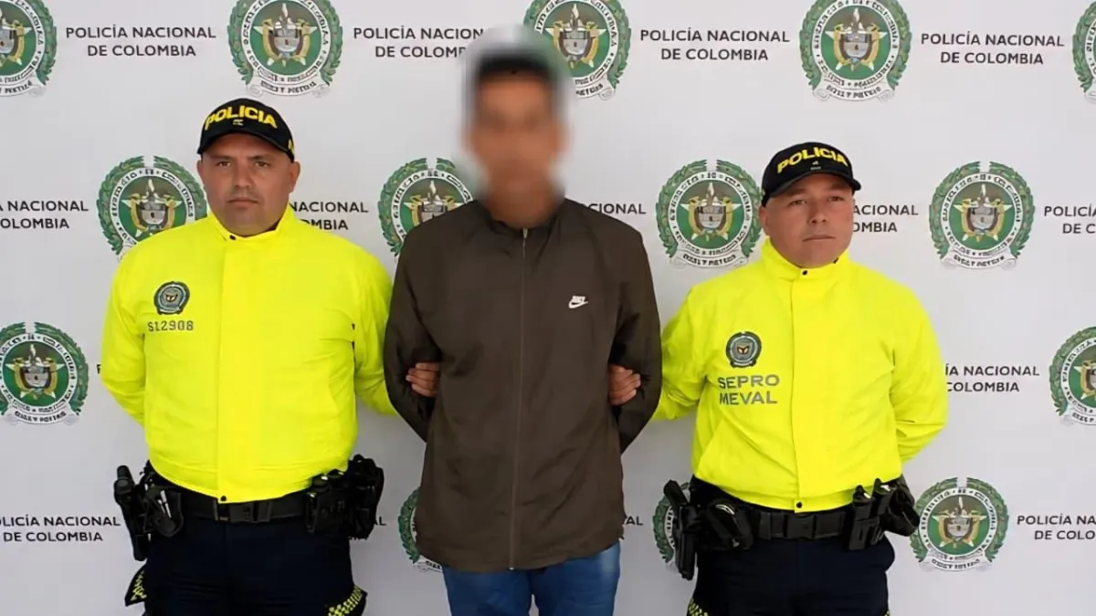 Un profesor de natación de 52 años fue capturado por realizar tocamientos indebidos a sus estudiantes menores de edad en un colegio de Medellín