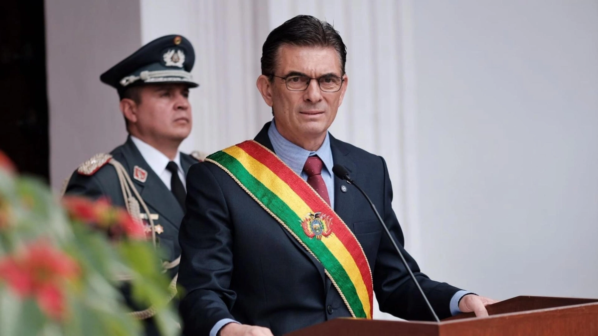 Presidente de Bolivia, Rodrigo Paz, advierte que el país está 'casi al límite' en medio de las protestas y llama al diálogo