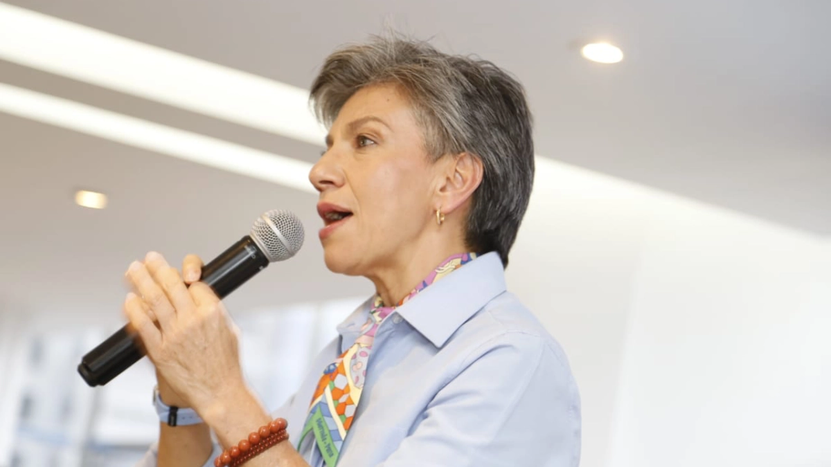 'En este momento difícil no nos vamos a amilanar, esconder ni vender': Claudia López