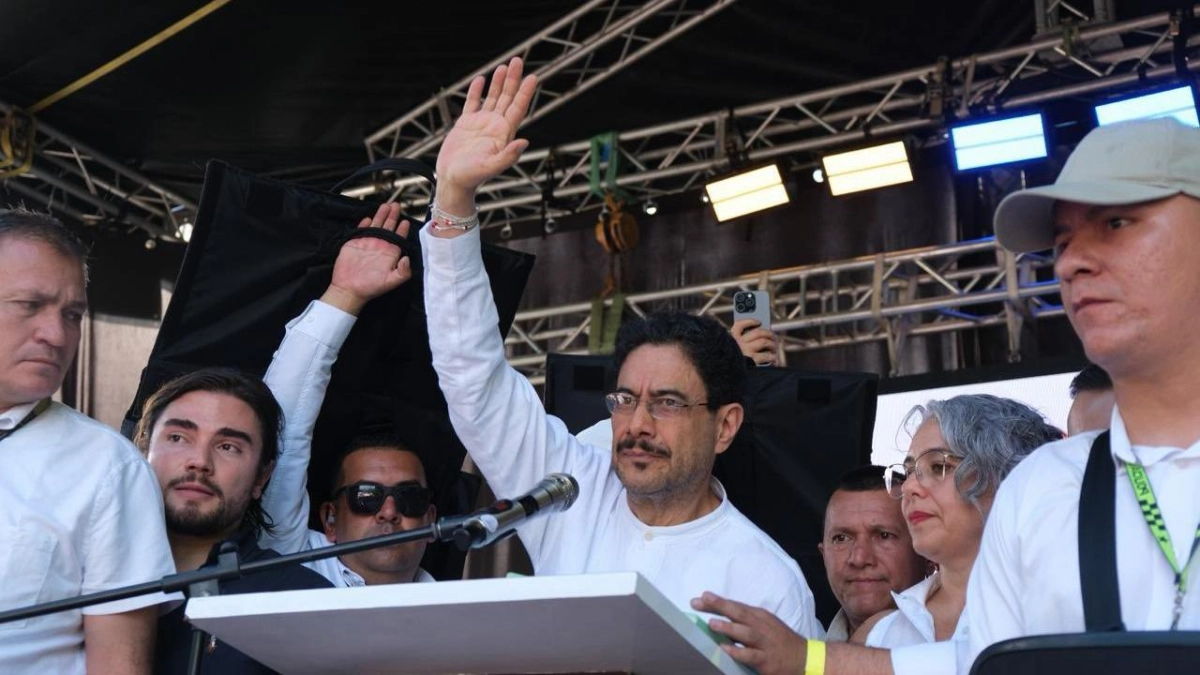 Iván Cepeda respalda que se abandone la idea de una constituyente e insiste en un acuerdo nacional: 'Es el momento del encuentro con el centro'