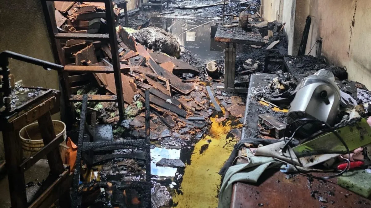 Fuerte incendio en una tapicería y fábrica de muebles en Bucaramanga: un adulto mayor murió tras la conflagración, ya hay identificación