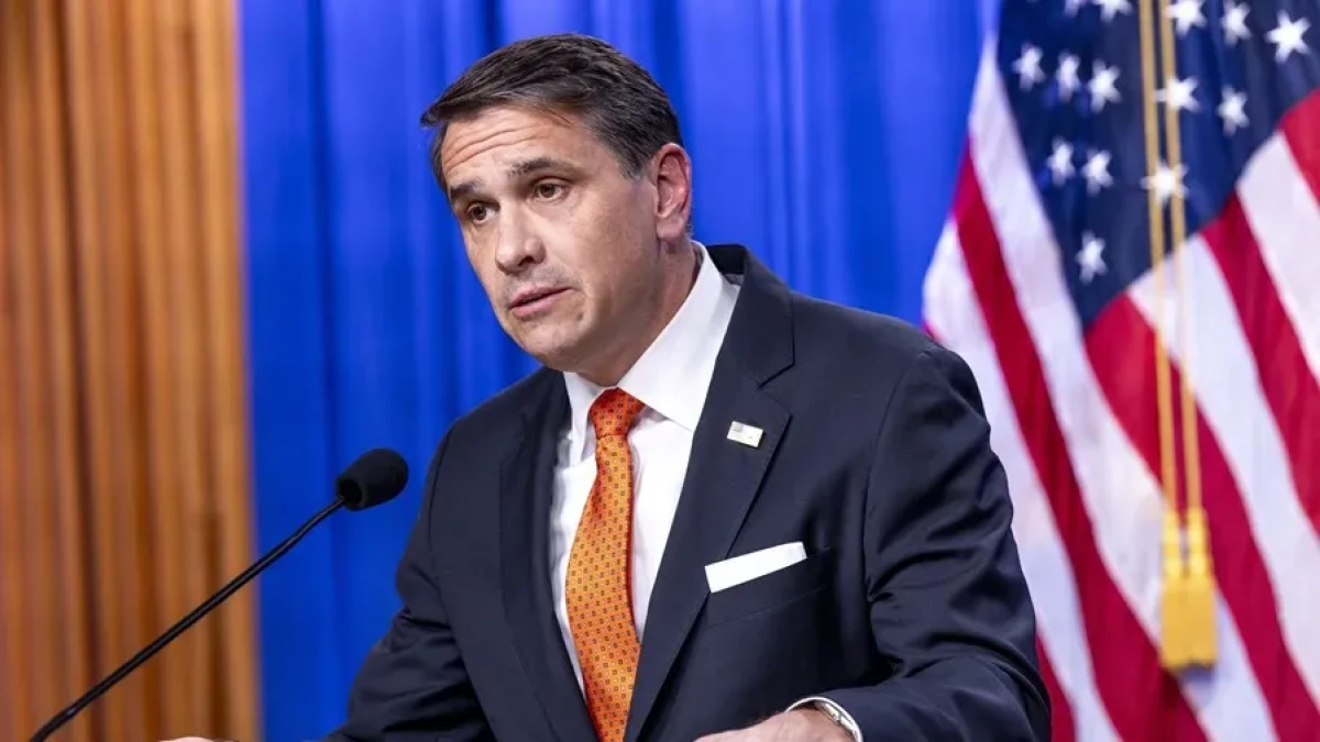  Trump nomina oficialmente a Todd Blanche, su exabogado, como fiscal general de EE. UU. dos...