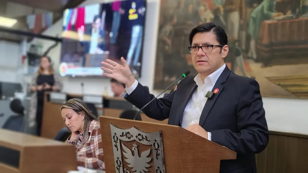 La guerra de firmas en el Concejo de Bogotá por el secretario de Seguridad, César Restrepo: ¿hay intereses políticos?