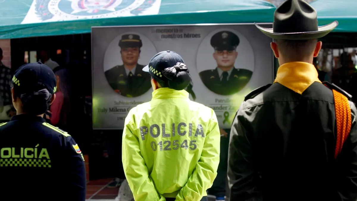 Medellín honra a dos policías de la Sijin caídos en un tiroteo que sacudió a la ciudad