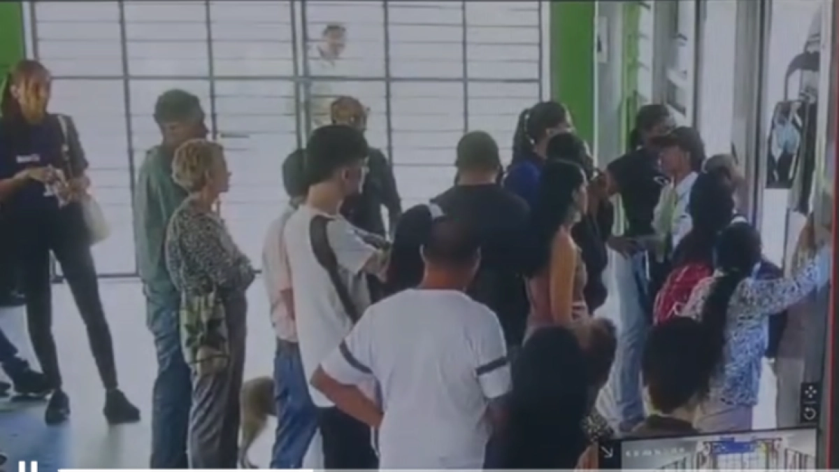 Video | 'Me lanzó sin medir distancia': el dramático relato de la guarda de seguridad arrojada a las vías del MIO en Cali