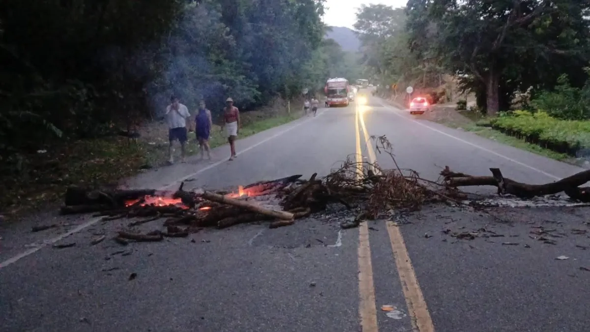 Última hora | Reabren la Troncal del Caribe tras acuerdo con comunidades en Sierra Nevada; buscan aliviar crisis por bloqueos y violencia