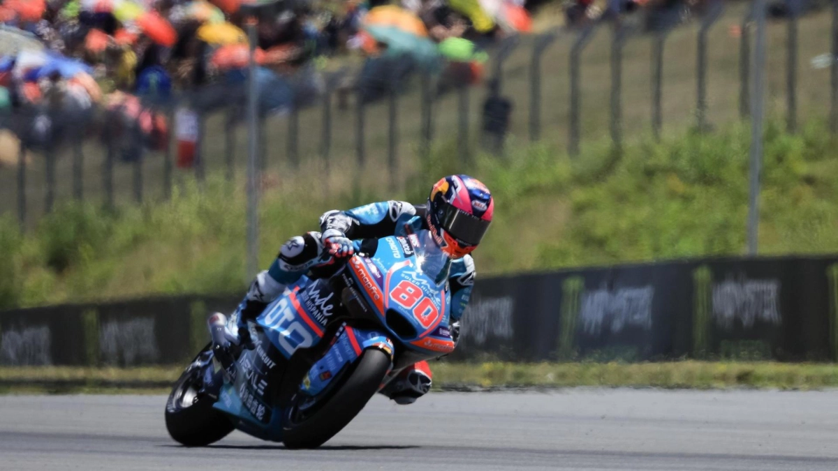 David Alonso tuvo una carrera de pesadilla en Silverstone: fue penalizado por una colisión y quedó en los últimos lugares del GP de Gran Bretaña