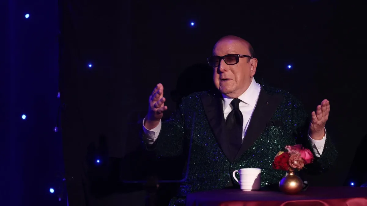 Murió el legendario productor musical Clive Davis, que impulsó las carreras de Bruce Springsteen, Carlos Santana y Whitney Houston