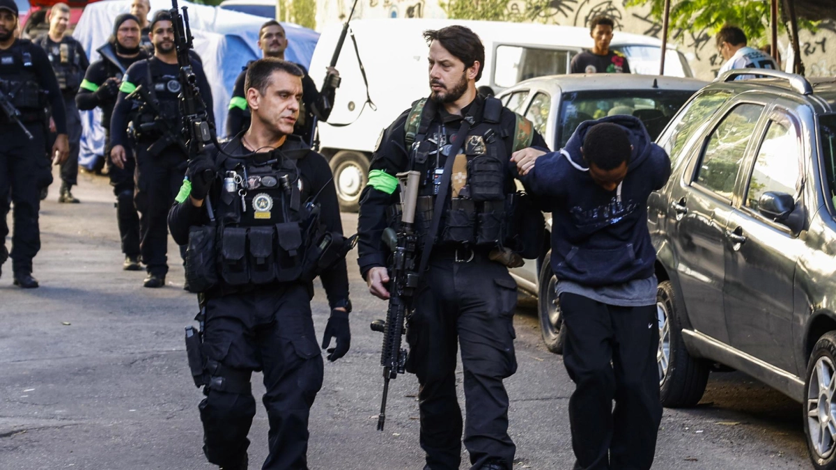 Terror en Río de Janeiro: 50 turistas atrapados en un tiroteo durante una operación contra Comando Vermelho en la favela Santa Marta