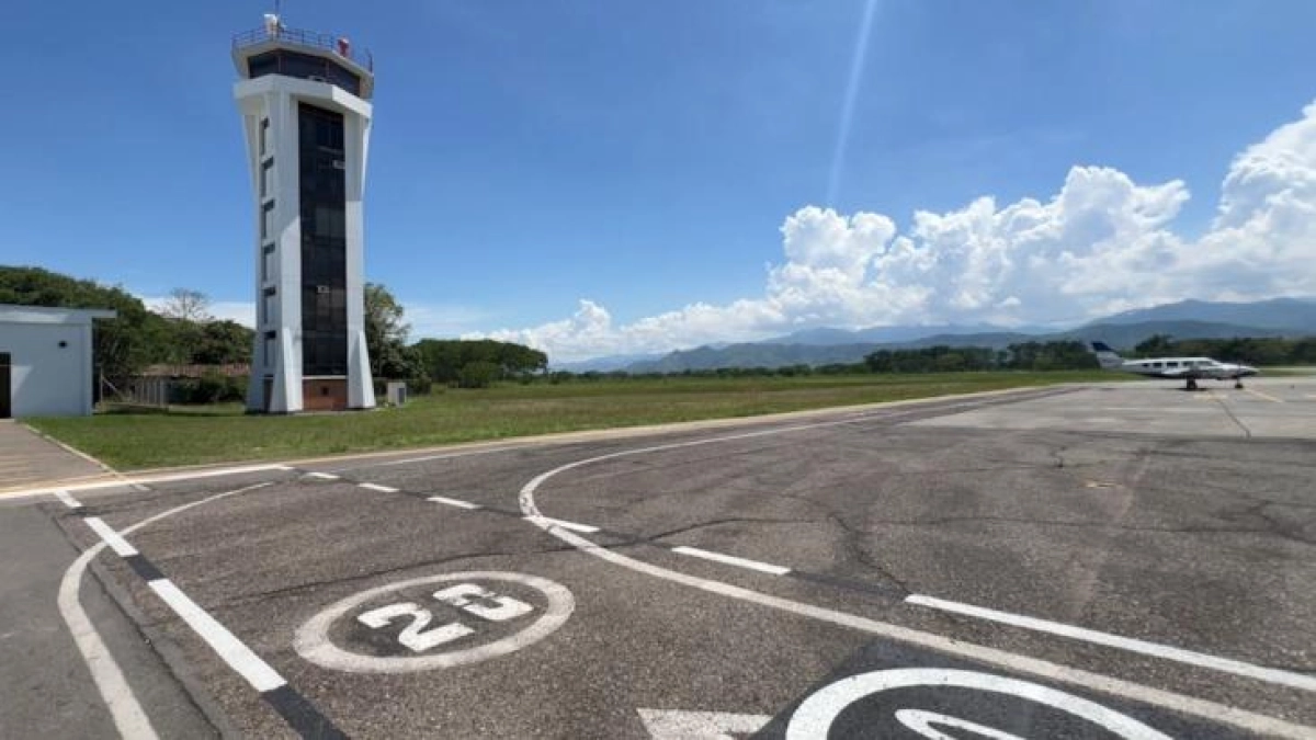 Atención | Emergencia aérea en Cartago: avioneta de instrucción se accidentó en el Aeropuerto Santa Ana