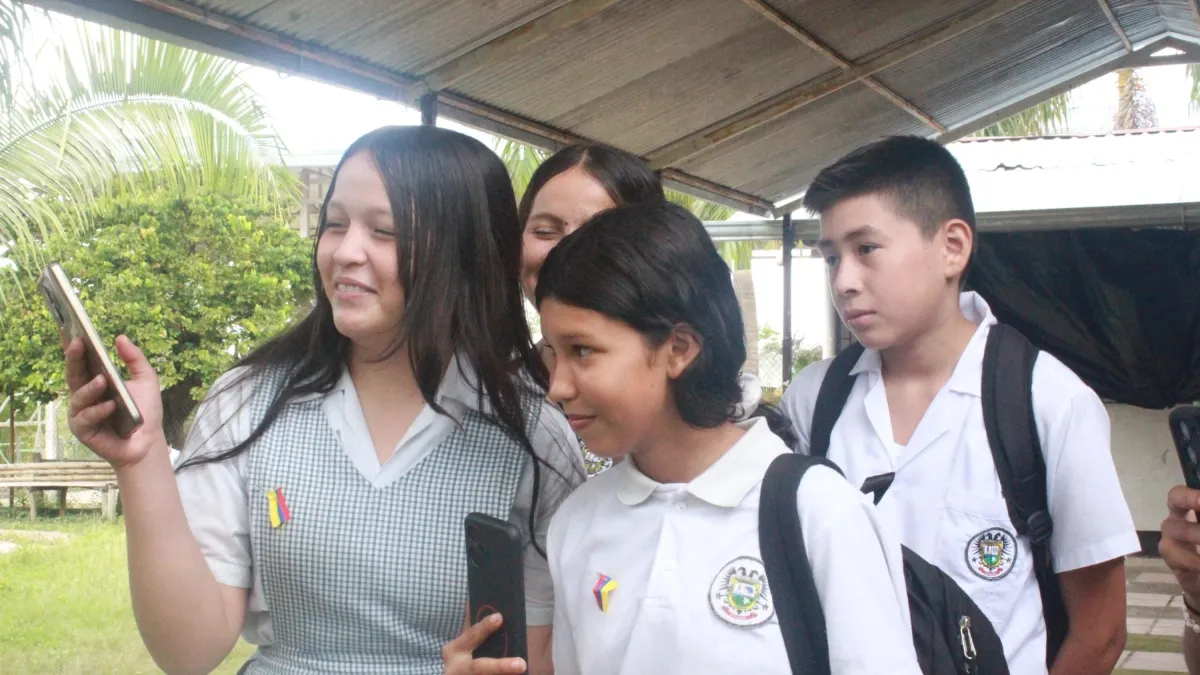 Conectados para contar su historia: estudiantes de una escuela rural en Tocaima convierten su territorio en una experiencia digital