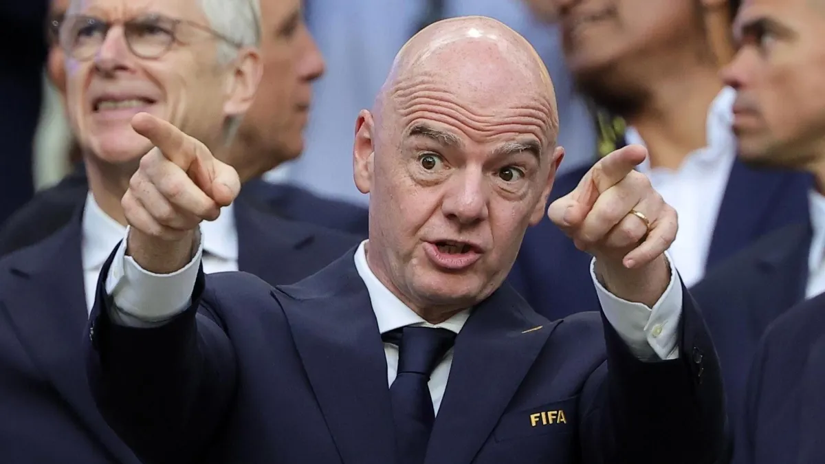 La huella de Infantino en el mundial más grande (y contaminante) de la historia: el presidente de Fifa emite en 16 días lo que 78 personas en un año