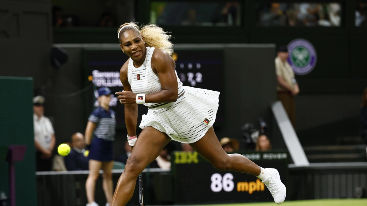 Serena Williams prendió las alarmas en Wimbledon: su partido de dobles contra Camila Osorio estaría en vilo por un problema en la rodilla