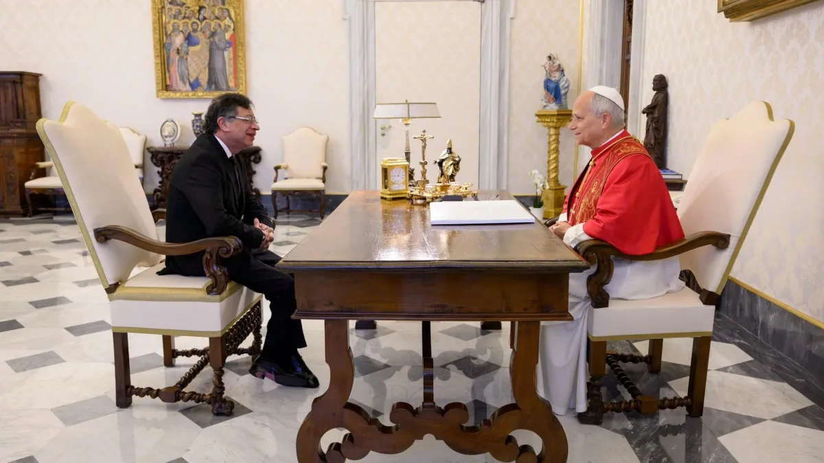 Saliente presidente Gustavo Petro se reunió oficialmente con el papa León XIV en el Vaticano