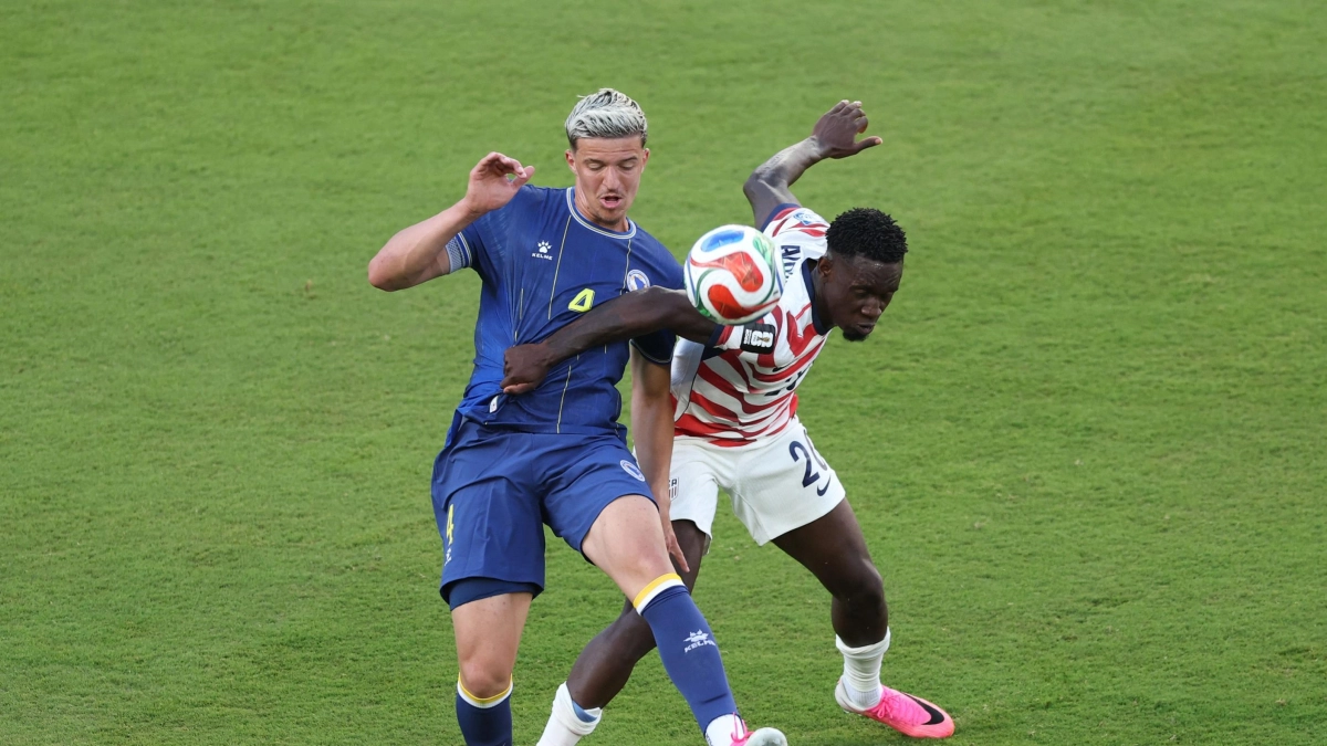 Fifa genera controversia en pleno Mundial: le hizo un favor a Estados Unidos al suspender la sanción de su estrella Folarin Balogun