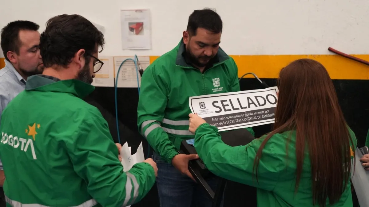 En Bogotá vuelven a inspeccionar los Centros de Diagnóstico Automotor después de ocho años: el primer operativo dejó equipos sellados