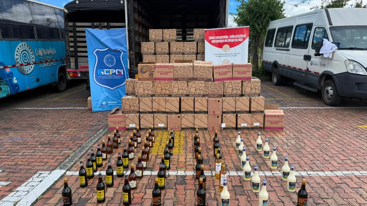 Incautan más de 1.800 botellas de licor durante un operativo de inspección y fiscalización realizado en el peaje El Naranjal, Cundinamarca