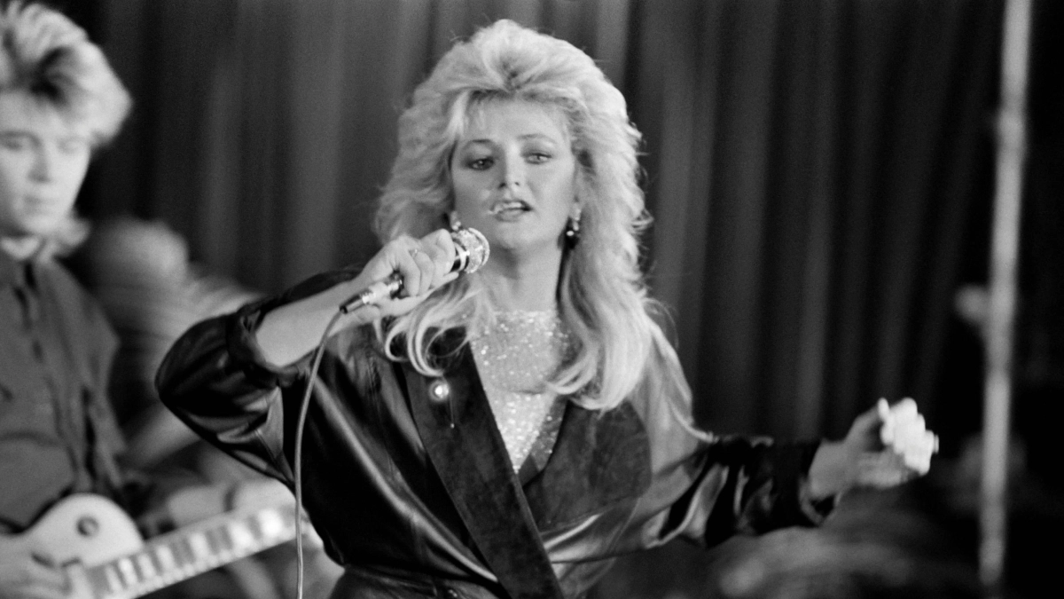 Personalidades del espectáculo y la política lamentan la muerte de la cantante británica Bonnie Tyler, a los 75 años