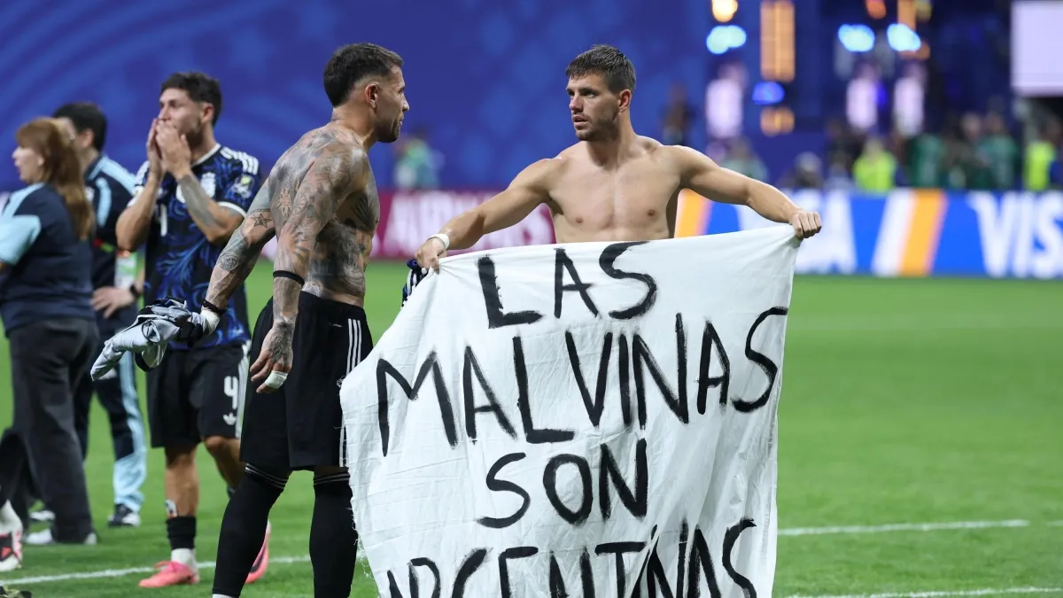 Jugadores de Argentina celebran con mensaje por las Malvinas, tras vencer a Inglaterra: ¿se exponen a una sanción de la Fifa?