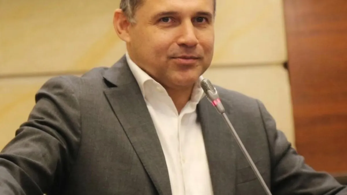 Honorio Henríquez cierra filas con el Centro Democrático en plena tensión en la derecha