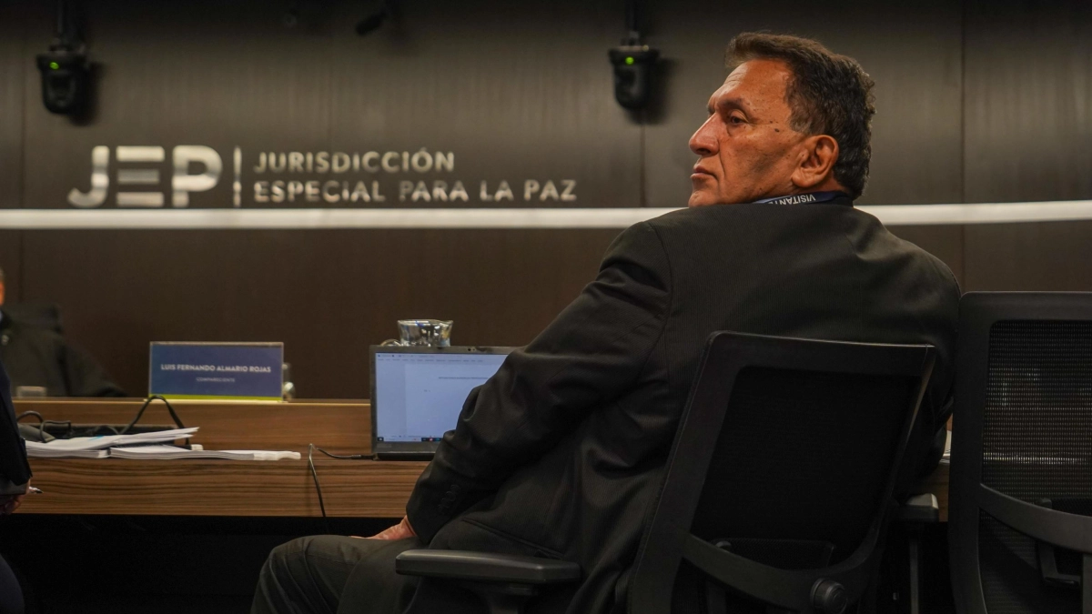 Reuniones con ‘Joaquín Gómez’, plata para ‘El Paisa’ y un video de las Farc: así busca la JEP probar el supuesto pacto de Almario con la guerrilla