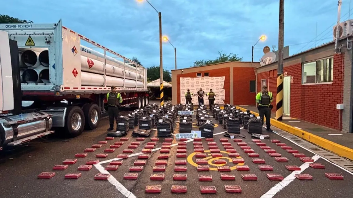 El mayor decomiso en la historia vial de Colombia: hallan 2.500 kilos de cocaína ocultos en tubos de gas en el Valle del Cauca