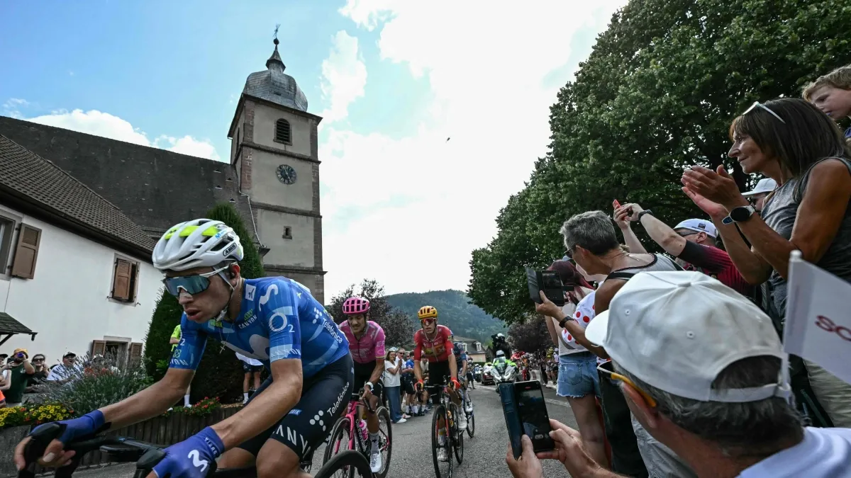 Video | Einer Rubio se retiró del Tour de Francia tras violento accidente por la imprudencia de un carro del UAE Team: se estrelló contra el vidrio