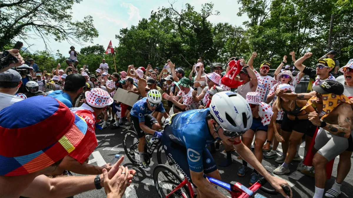Revelan estado de salud del ciclista colombiano Einer Rubio tras violento accidente contra un carro del UAE Team: le pusieron 20 puntos en la cara