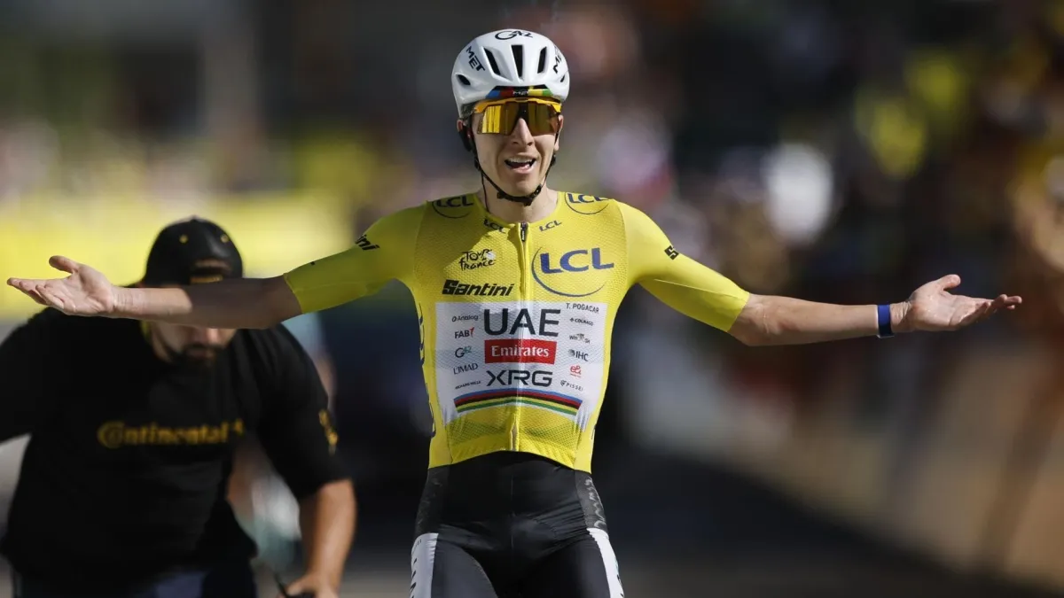 Tadej Pogacar le puso la guinda del pastel a su Tour de Francia: dio espectáculo en el Alpe d'Huez y conquistó la etapa 19 para sentenciar la carrera