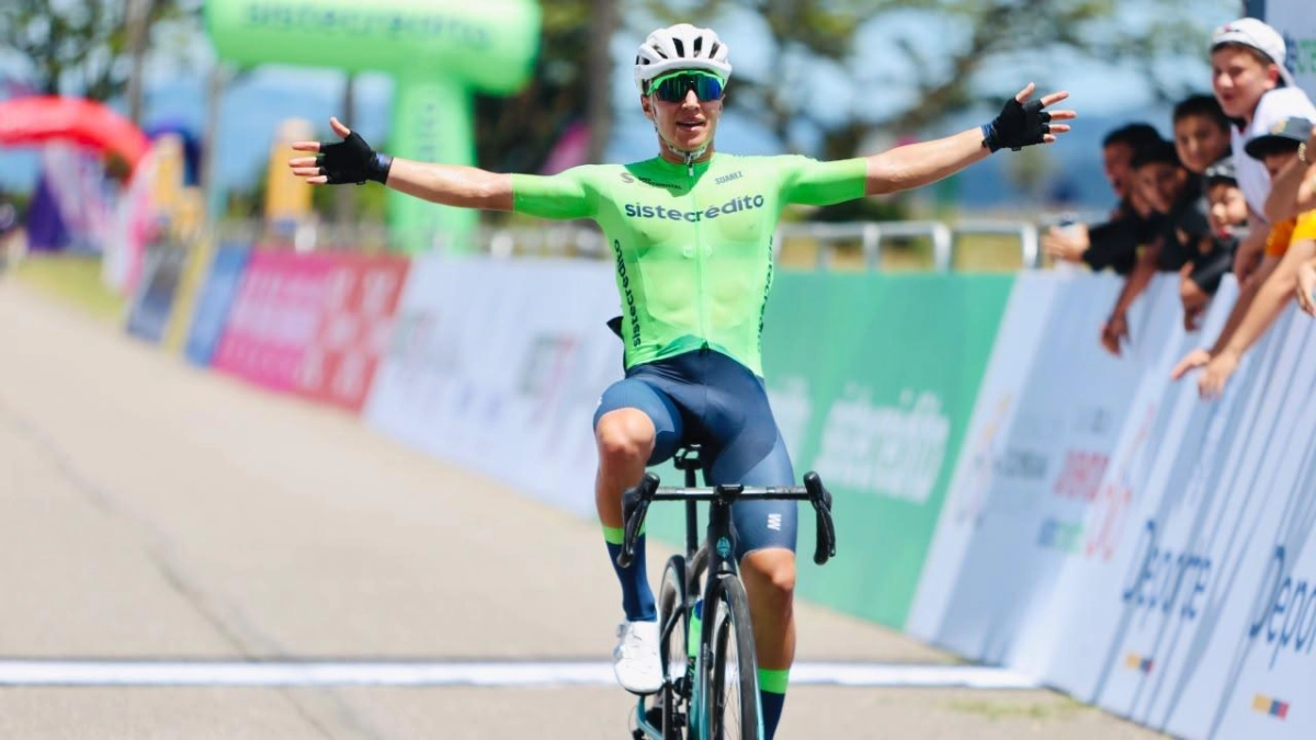 Video | Jaider Muñoz ganó en el Alto de La Antena y Robert Plazas es líder de la Vuelta de la Juventud